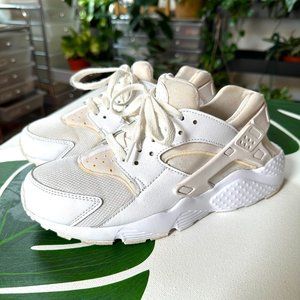 White Nike Huaraches